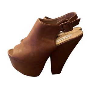 Steve Madden Tan Platform Peep-Toe Heels